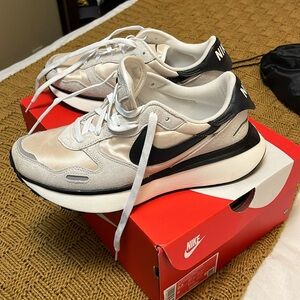 Women’s Nike Phoenix, waffle